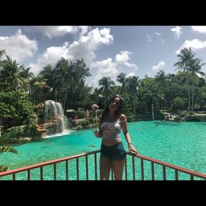 Meet your Posher, Yensy